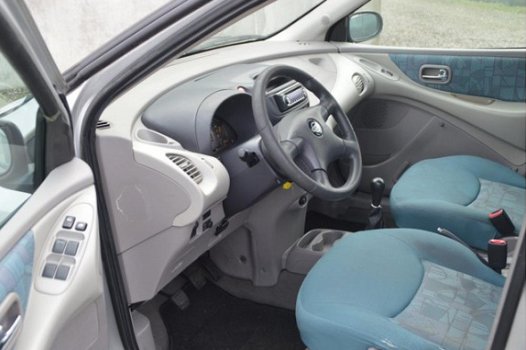 Nissan Almera Tino - 1.8 Ambience - 1