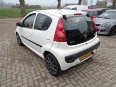 Peugeot 107 - 1.0-12V Millesim 200