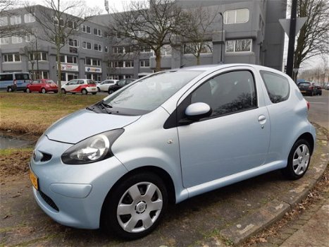 Toyota Aygo - 1.0-12V + - 1