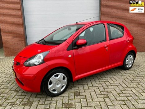 Toyota Aygo - 1.0-12V + 5 Deurs / Airco / NAP / APK 1-2021 - 1