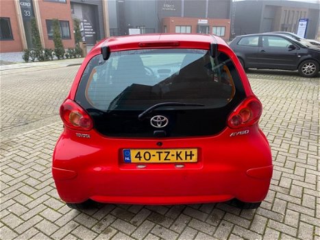 Toyota Aygo - 1.0-12V + 5 Deurs / Airco / NAP / APK 1-2021 - 1