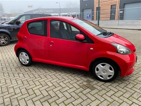 Toyota Aygo - 1.0-12V + 5 Deurs / Airco / NAP / APK 1-2021 - 1