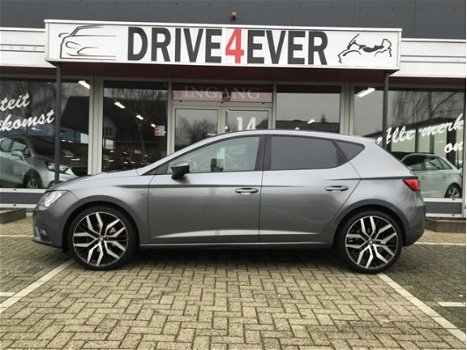 Seat Leon - 1.2 TSI Style 2013 met 19 inch Santiagio Velgen/Climate/Elek pak - 1