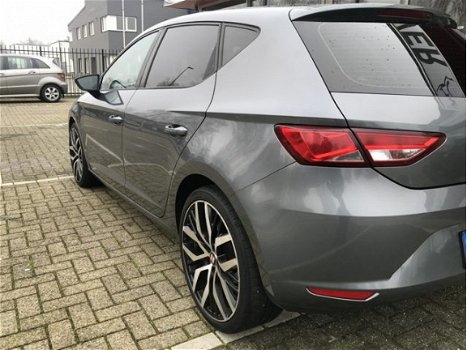 Seat Leon - 1.2 TSI Style 2013 met 19 inch Santiagio Velgen/Climate/Elek pak - 1