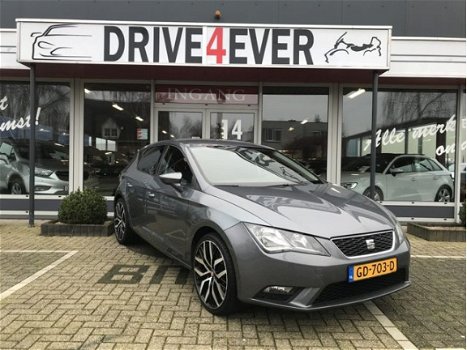 Seat Leon - 1.2 TSI Style 2013 met 19 inch Santiagio Velgen/Climate/Elek pak - 1