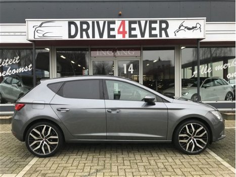 Seat Leon - 1.2 TSI Style 2013 met 19 inch Santiagio Velgen/Climate/Elek pak - 1