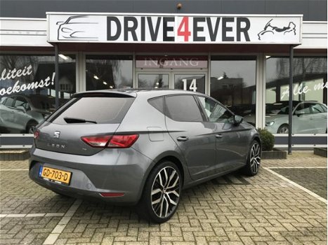 Seat Leon - 1.2 TSI Style 2013 met 19 inch Santiagio Velgen/Climate/Elek pak - 1