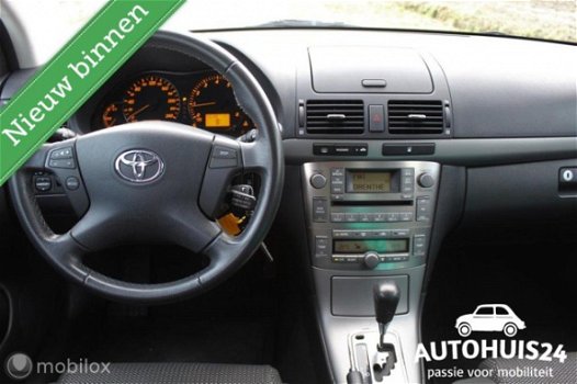 Toyota Avensis Wagon - 2.4 VVTi 163pk Luna AUTOMAAT *Trekhaak - 1