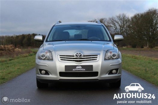 Toyota Avensis Wagon - 2.4 VVTi 163pk Luna AUTOMAAT *Trekhaak - 1