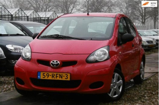 Toyota Aygo - 1.0-12V Access BJ2011 5DRS NAP/1JR APK - 1