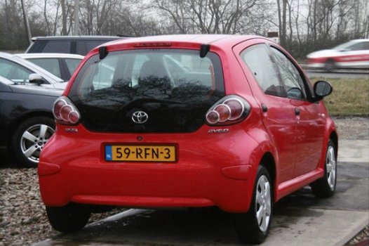 Toyota Aygo - 1.0-12V Access BJ2011 5DRS NAP/1JR APK - 1