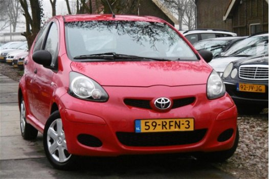 Toyota Aygo - 1.0-12V Access BJ2011 5DRS NAP/1JR APK - 1