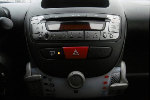 Toyota Aygo - 1.0-12V Access BJ2011 5DRS NAP/1JR APK - 1