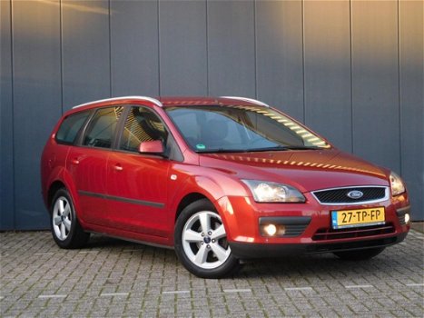 Ford Focus Wagon - 1.6-16V Futura - 1