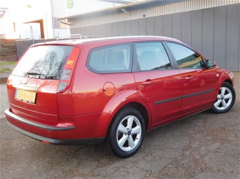 Ford Focus Wagon - 1.6-16V Futura - 1