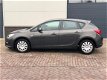 Opel Astra - 1.6 Selection Cruise-control/Airco/parkeersensoren/Bluetooth/5drs/elek.ramen - 1 - Thumbnail