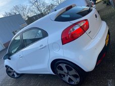 Kia Rio - 1.2 CVVT Super Pack SPORT CLIMA STOEL + STUUR VERWARM NAP VOL-LUX