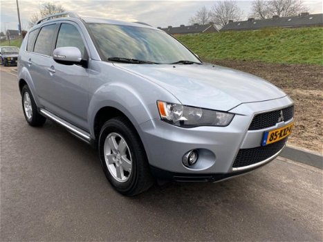 Mitsubishi Outlander - 2.0 Intro Edition Trekhaak, Half leer, navigatie - 1