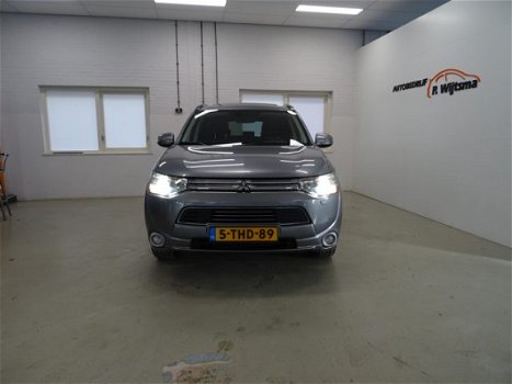 Mitsubishi Outlander - 2.0 PHEV Instyle AFN TREKHAAK-CAMERA-LEER-GLAZEN DAK - 1