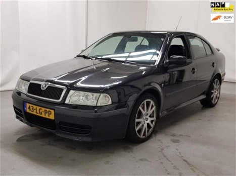 Skoda Octavia - 1.8 T RS ✅NAP, AIRCO, CRUISE, HALF LEDER, TREKHAAK, XENON, VERWARMDE STOELEN - 1