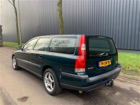 Volvo V70 - 2.4 D NAP, LEDER, PDC, AIRCO, TREKHAAK, 2XSLEUTELS, BOEKJES, APK 13-07-2020 - 1