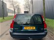 Volvo V70 - 2.4 D NAP, LEDER, PDC, AIRCO, TREKHAAK, 2XSLEUTELS, BOEKJES, APK 13-07-2020 - 1 - Thumbnail