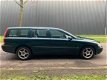 Volvo V70 - 2.4 D NAP, LEDER, PDC, AIRCO, TREKHAAK, 2XSLEUTELS, BOEKJES, APK 13-07-2020 - 1 - Thumbnail