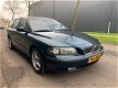 Volvo V70 - 2.4 D NAP, LEDER, PDC, AIRCO, TREKHAAK, 2XSLEUTELS, BOEKJES, APK 13-07-2020 - 1 - Thumbnail