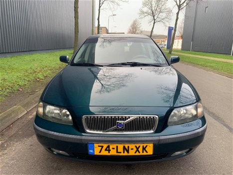 Volvo V70 - 2.4 D NAP, LEDER, PDC, AIRCO, TREKHAAK, 2XSLEUTELS, BOEKJES, APK 13-07-2020 - 1