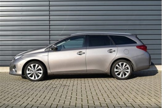 Toyota Auris Touring Sports - 1.8 Hybrid Executive | Camera | Panoramadak | Navigatie - 1