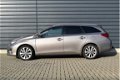 Toyota Auris Touring Sports - 1.8 Hybrid Executive | Camera | Panoramadak | Navigatie - 1 - Thumbnail