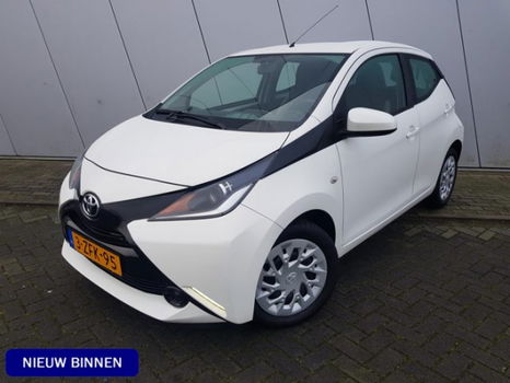 Toyota Aygo - 1.0 VVT-i x-play | AIRCO | ACHTERUITRIJCAMERA | DEALER ONDERHOUDEN | - 1