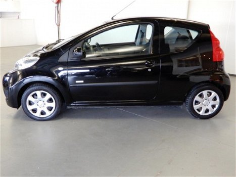 Peugeot 107 - 1.0-12V Millesim 200 - 1