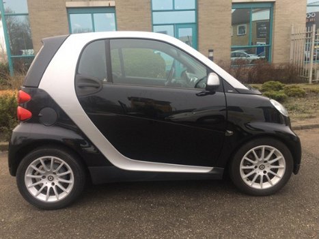 Smart Fortwo coupé - 1.0 mhd Pure PANORAMADAK/AIRCO/LMV/ELEK.RAMEN/ECO/NIEUW APK/RADIO CD-SPELER/ENZ - 1