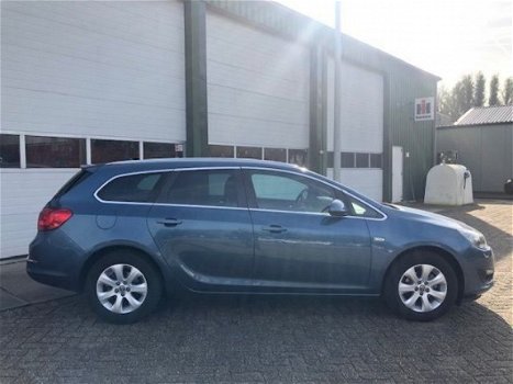 Opel Astra Sports Tourer - 1.4 TURBO Navigatie, Leer, Airco - 1