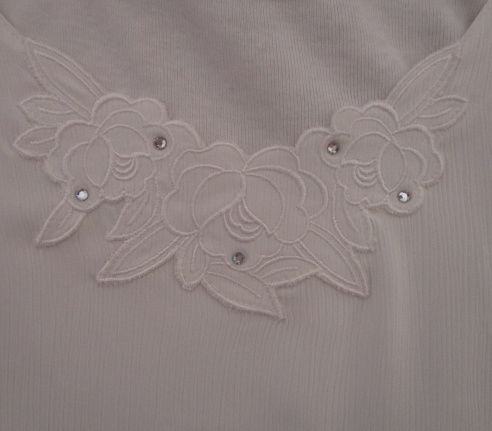 Licht crème blouse met applicatie maat 52 A01 - Afbeelding 2