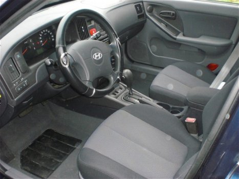 Hyundai Elantra - 2.0i-16V Dynamic AUTOM-AIRCO-BJ 2005-APK 03-2021 - 1