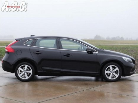 Volvo V40 - 2.0 D2 Momentum Business Navi PDC - 1