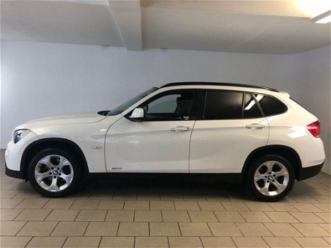 BMW X1 - 1.8i sDrive Executive AIRCO CLIMA NAVI BLUETOOTH VELGEN PDC REGENSENSOR PRIVACY GLAS NIEUW - 1