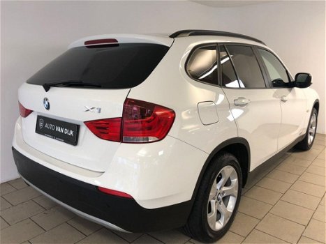 BMW X1 - 1.8i sDrive Executive AIRCO CLIMA NAVI BLUETOOTH VELGEN PDC REGENSENSOR PRIVACY GLAS NIEUW - 1