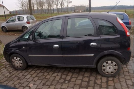 Opel Meriva - 1.6 Essentia APK TOT 8-4-2020 loopt op 3 cil. klep? - 1