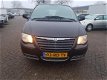 Chrysler Voyager - 2.4i SE Luxe 6 prs airco - 1 - Thumbnail