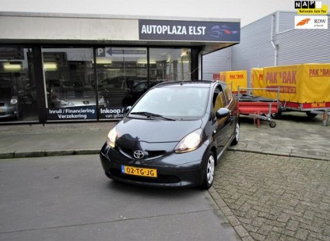 Toyota Aygo - 1.0-12V + /inruilkoopje/goed onderhouden/stuurbekrachtiging/rijd goed/apk 12-12-2020 - 1