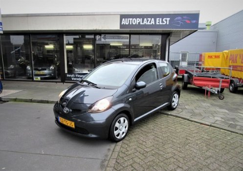 Toyota Aygo - 1.0-12V + /inruilkoopje/goed onderhouden/stuurbekrachtiging/rijd goed/apk 12-12-2020 - 1