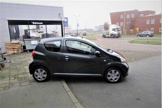 Toyota Aygo - 1.0-12V + /inruilkoopje/goed onderhouden/stuurbekrachtiging/rijd goed/apk 12-12-2020 - 1