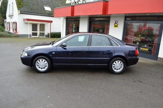 Audi A4 - 1.6 Sedan, Airco/Clima, Trekhaak, Nette auto - 1