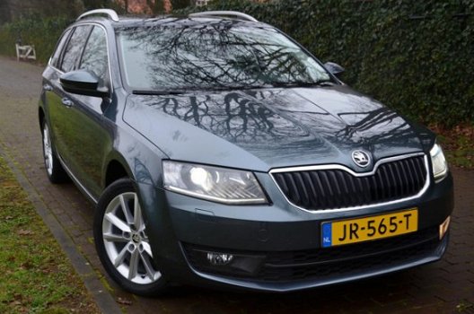 Skoda Octavia Combi - 1.6 TDI Greentech Style Business Xenon/Pdc/Ecc/Navi/Stoelverwarming/Panoramada - 1