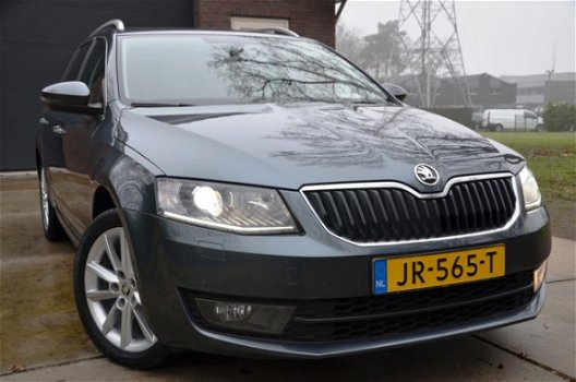 Skoda Octavia Combi - 1.6 TDI Greentech Style Business Xenon/Pdc/Ecc/Navi/Stoelverwarming/Panoramada - 1