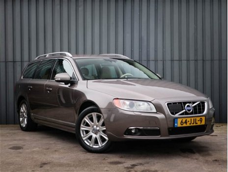 Volvo V70 - 2.5T Summum, Leer, Navi, 100 % Dealer Onderhoud, Full-Option's, Trekhaak, NL-Auto - 1