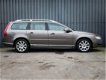 Volvo V70 - 2.5T Summum, Leer, Navi, 100 % Dealer Onderhoud, Full-Option's, Trekhaak, NL-Auto - 1 - Thumbnail